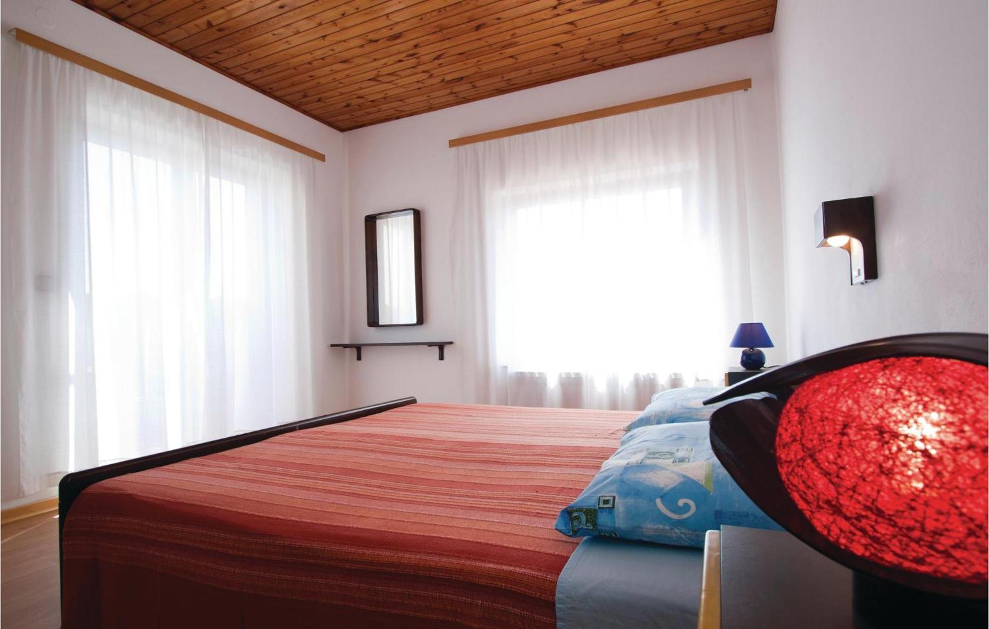 2 Bedroom Awesome Apartment In Barban Екстер'єр фото