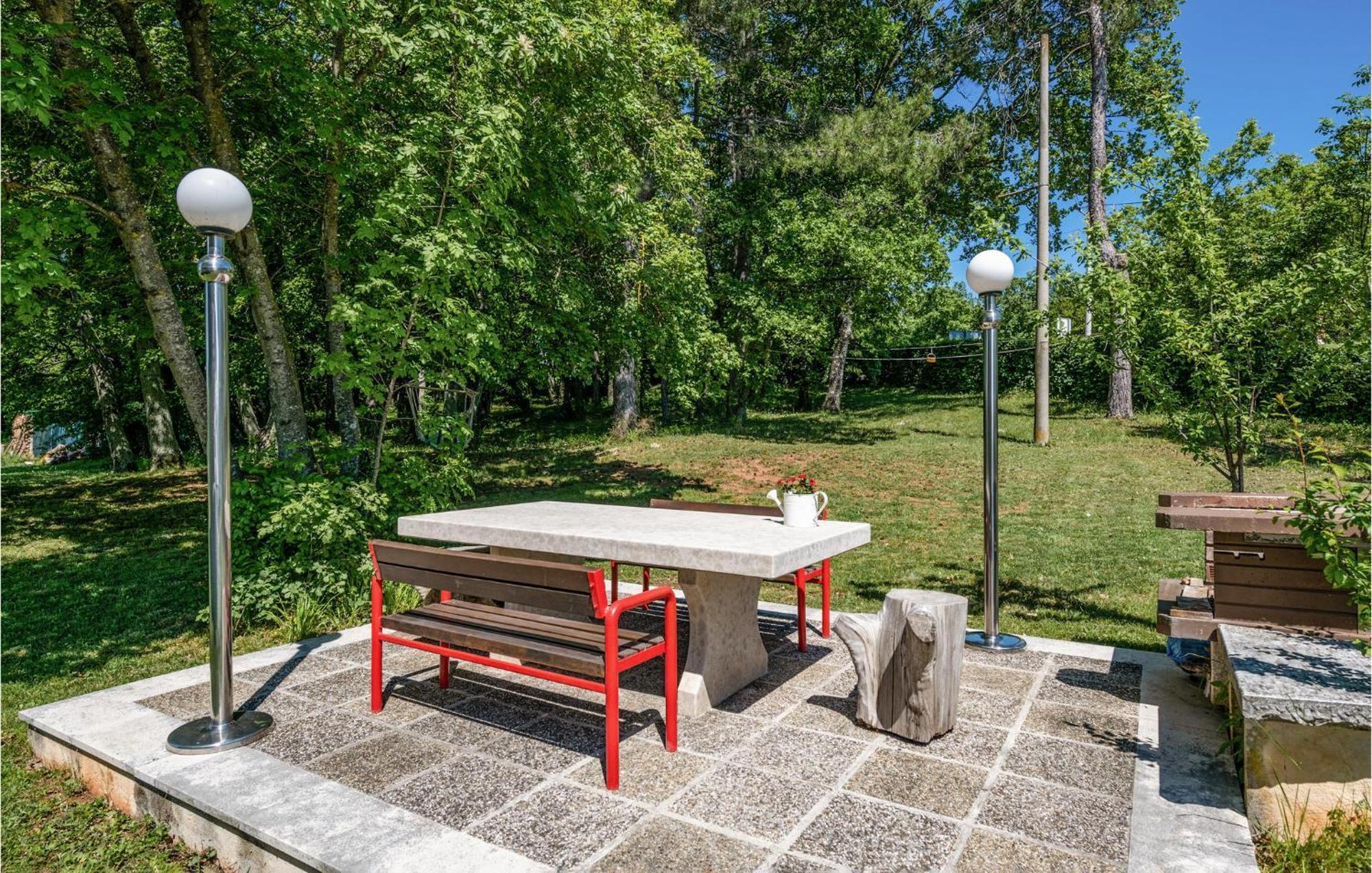 2 Bedroom Awesome Apartment In Barban Екстер'єр фото
